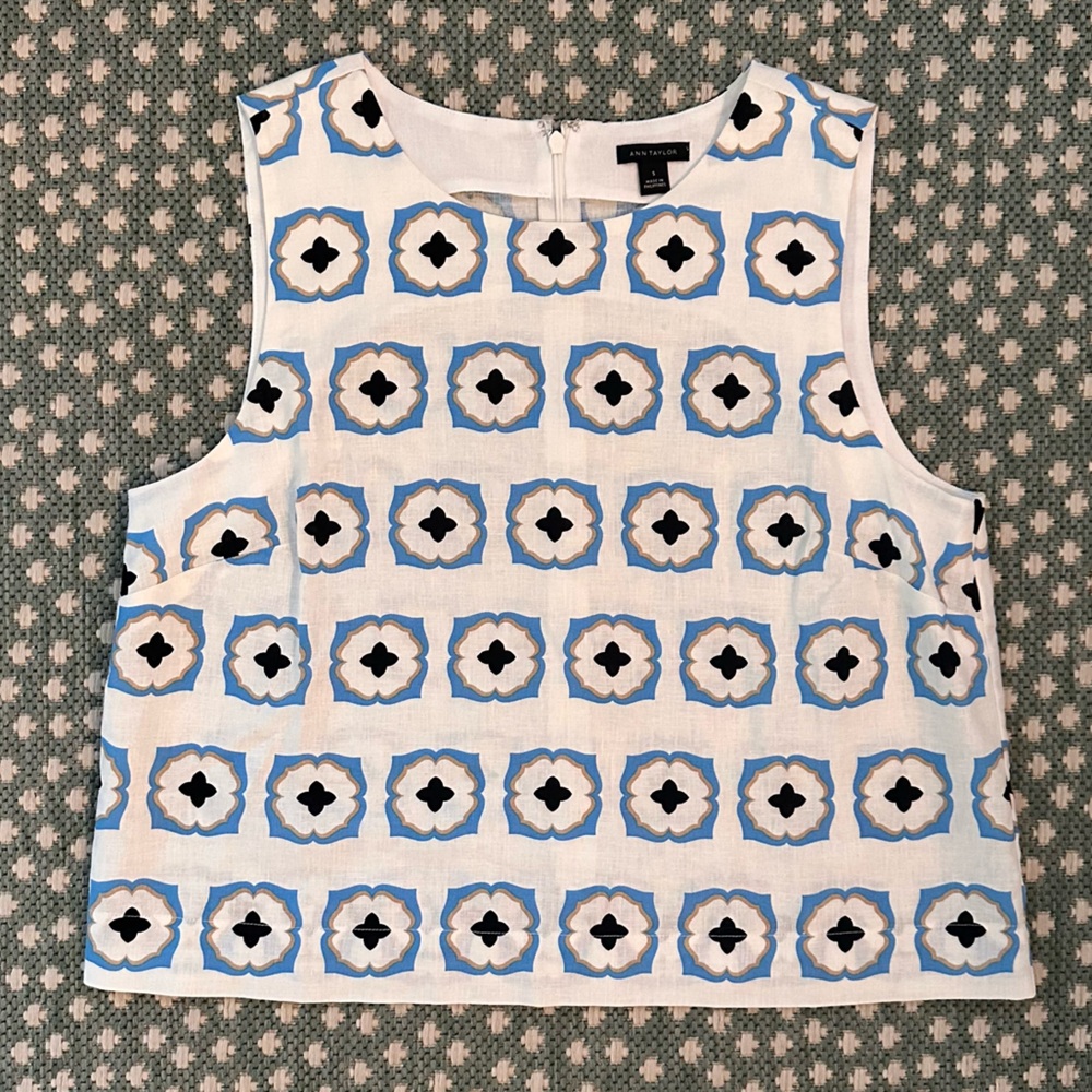 Geometric Patterned Sleeveless Top - Blue and White - Picture 2 of 2